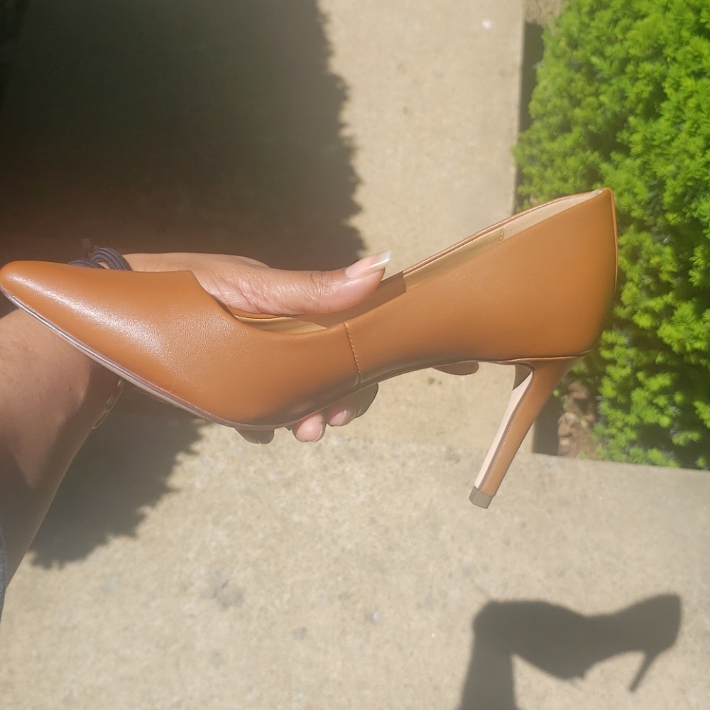 3 inch caramel nude pumps- 6.5
